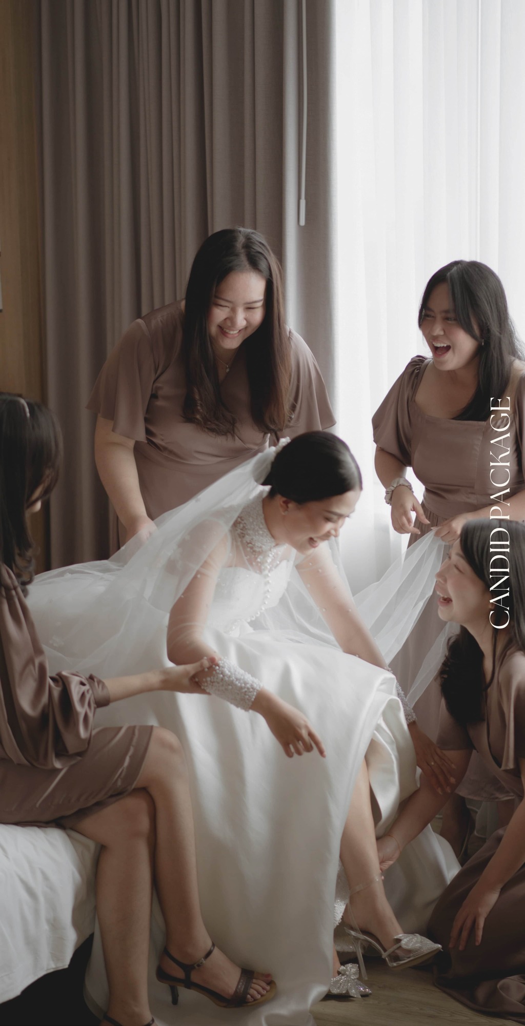 Pengantin dan sahabat saat persiapan pernikahan